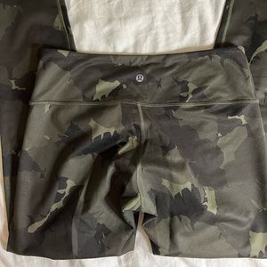 Lululemon camo wonder under leggings. Size 8. 28” length